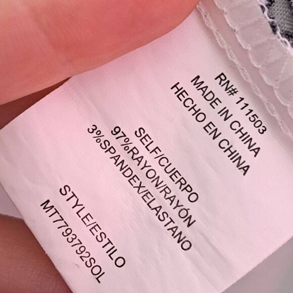 OLM Women's Checkered Floral Button Down Cropped Blouse size Large - Picture 5 of 5